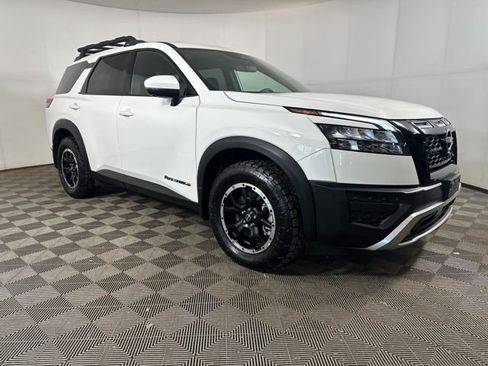 Used 2025 Nissan Pathfinder Rock Creek image 2