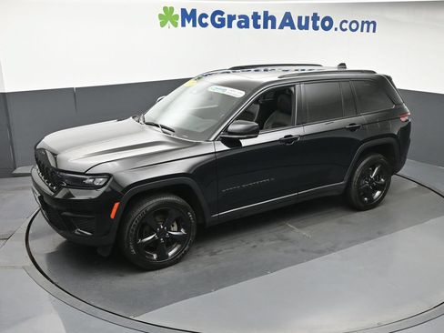 Used 2023 Jeep Grand Cherokee Altitude AWD/4WD image 23