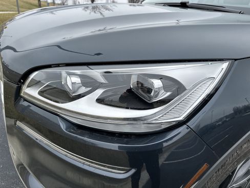 Used 2022 Lincoln Aviator Reserve w/ Equipment Group 201A image 6