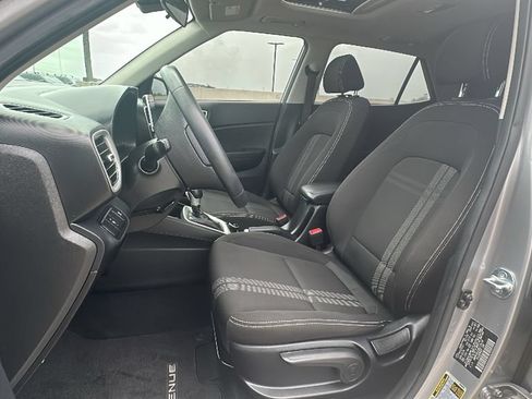 Used 2024 Hyundai Venue SEL FWD image 4