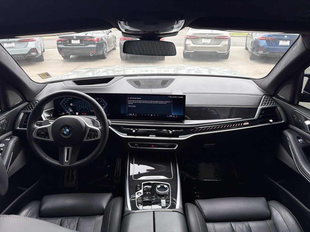 Used 2025 BMW X7 M60i AWD/4WD image 17