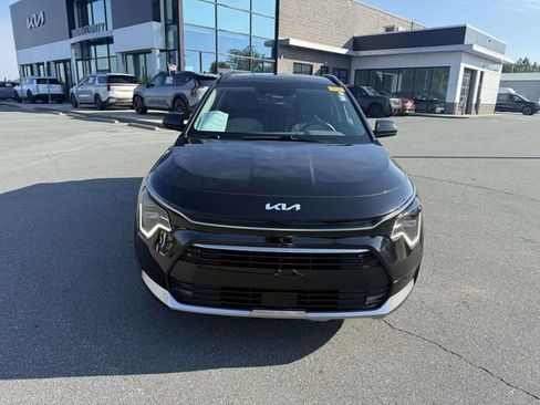 Certified 2023 Kia Niro SX Touring FWD image 2