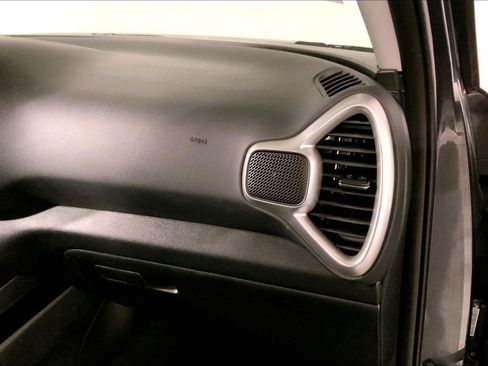 Certified 2025 Kia Soul LX w/ LX Technology Package FWD image 16