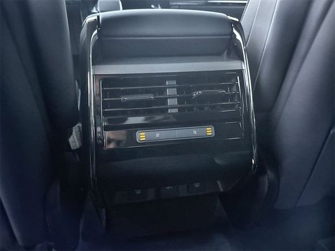 Used 2025 Land Rover Range Rover Sport image 16