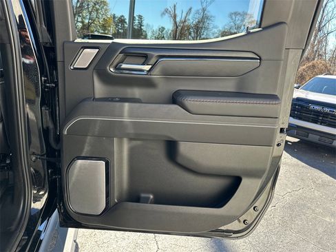 Used 2025 GMC Sierra 1500 AT4X image 17