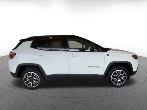 Used 2025 Jeep Compass Trailhawk AWD/4WD image 15