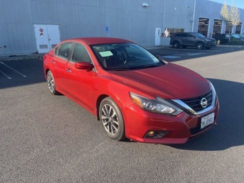 Used 2016 Nissan Altima 2.5 SV image 1
