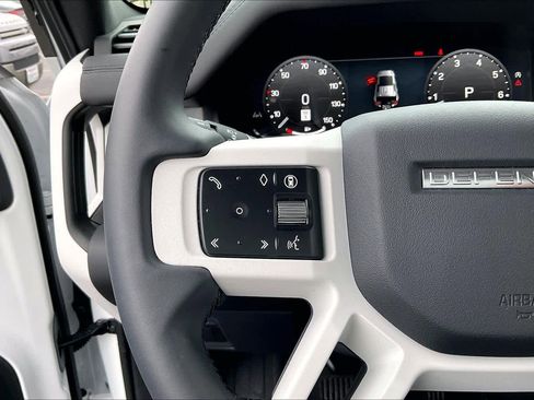 Used 2025 Land Rover Defender 110 S image 21