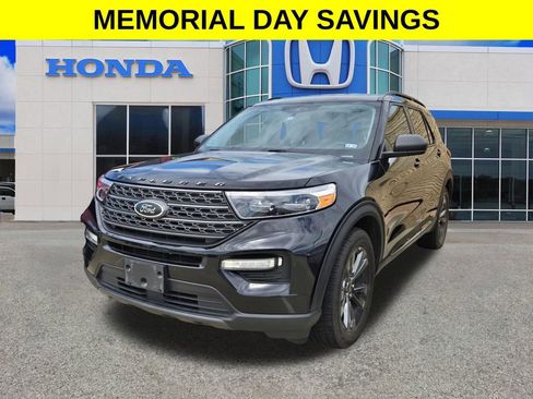 Used 2021 Ford Explorer XLT w/ Equipment Group 202A AWD/4WD image 3