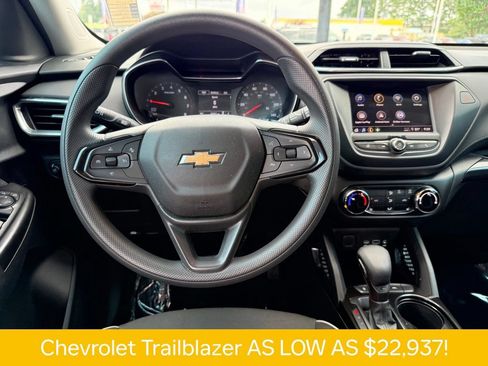 Used 2023 Chevrolet TrailBlazer LT FWD image 11