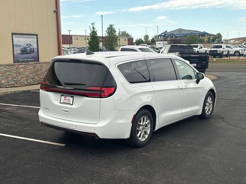 Used 2023 Chrysler Pacifica Touring-L FWD image 45