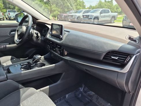 Used 2021 Nissan Rogue SV FWD image 37