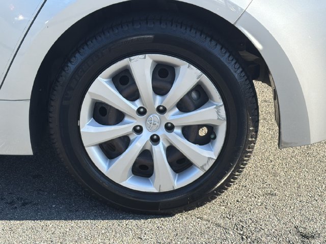 Used 2020 Toyota Corolla LE FWD image 21