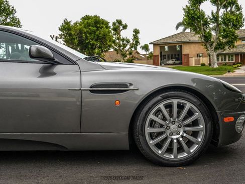 Used 2002 Aston Martin Vanquish RWD image 11