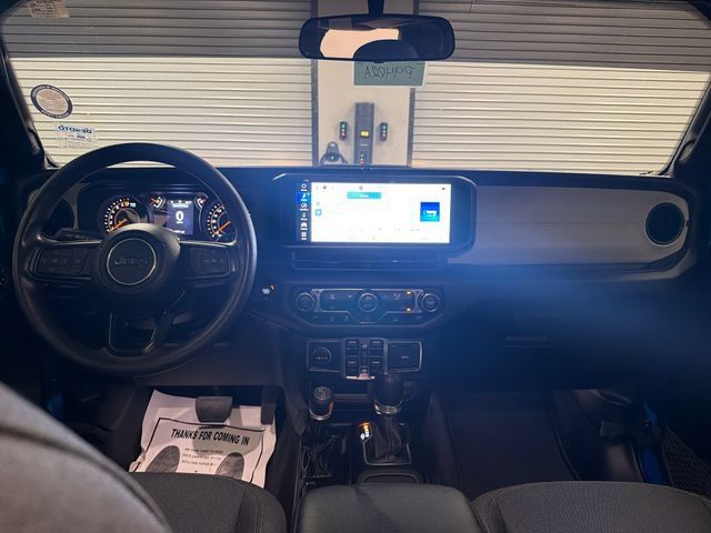 Used 2025 Jeep Gladiator Sport AWD/4WD image 12