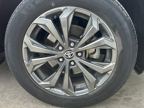 Used 2022 Toyota RAV4 Limited AWD/4WD image 26