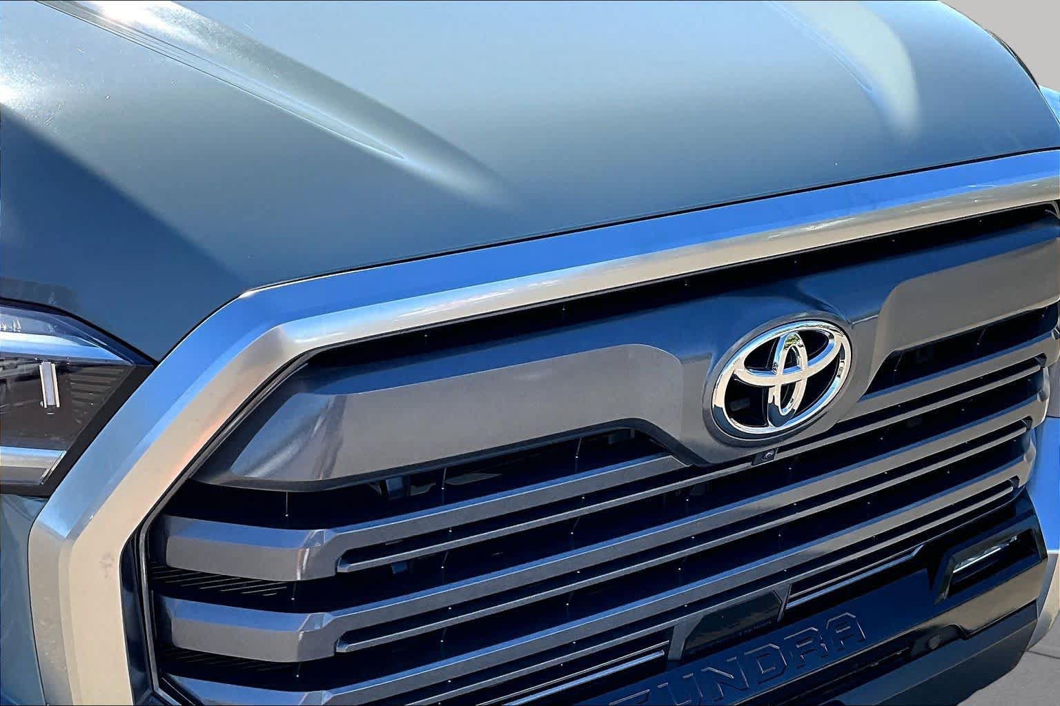 Used 2024 Toyota Tundra Limited AWD/4WD image 29