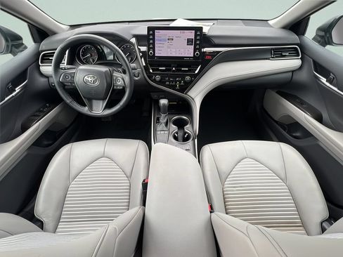 Used 2024 Toyota Camry SE w/ Cold Weather Package FWD image 10