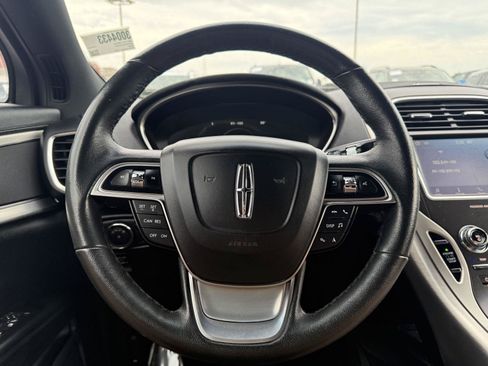 Used 2020 Lincoln Nautilus Premier AWD/4WD image 12