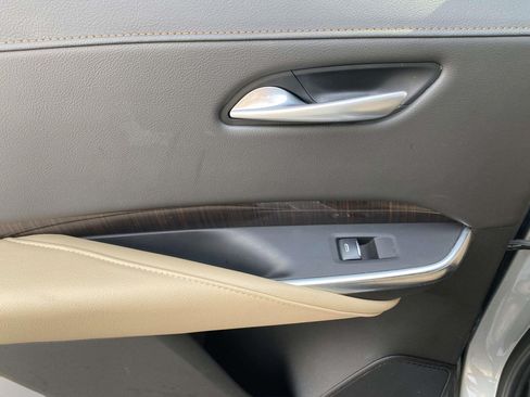 Used 2025 Cadillac XT4 Premium Luxury FWD image 12
