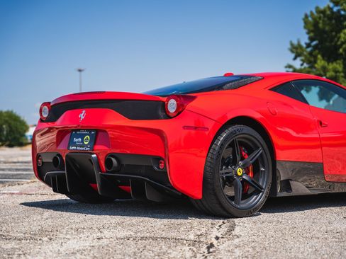Used 2015 Ferrari 458 Speciale Coupe RWD image 18