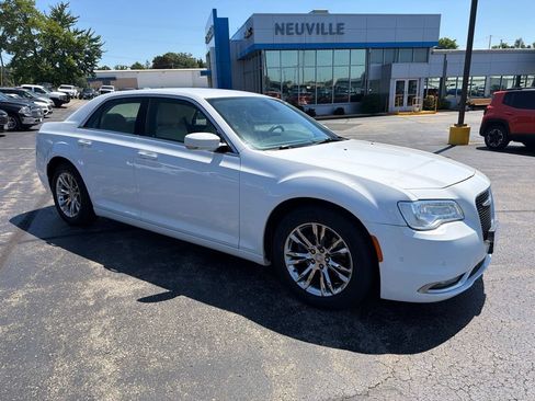 Used 2017 Chrysler 300 Limited w/ 300 Premium Group RWD image 2