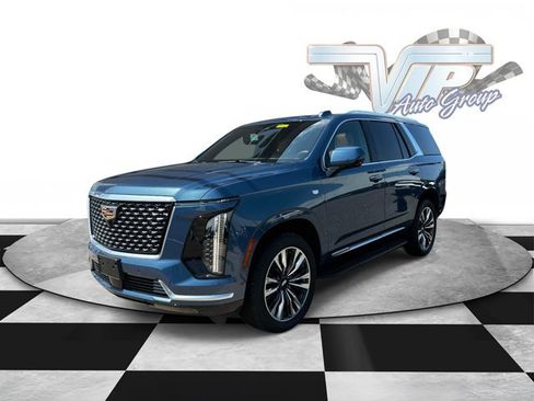 Used 2025 Cadillac Escalade Premium Luxury AWD/4WD image 2