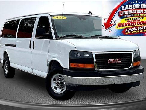 Used 2025 GMC Savana 3500 LT w/ LT Preferred Equipment Group RWD image 3