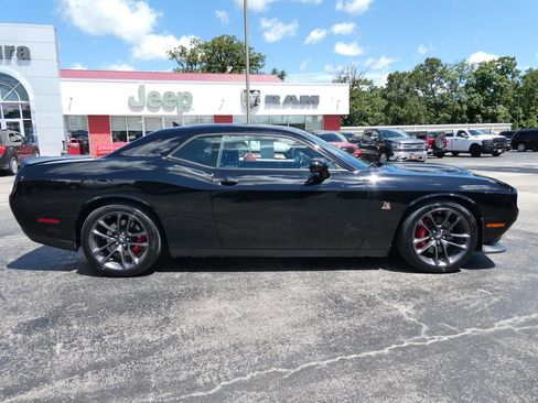 Used 2022 Dodge Challenger R/T Scat Pack RWD image 4