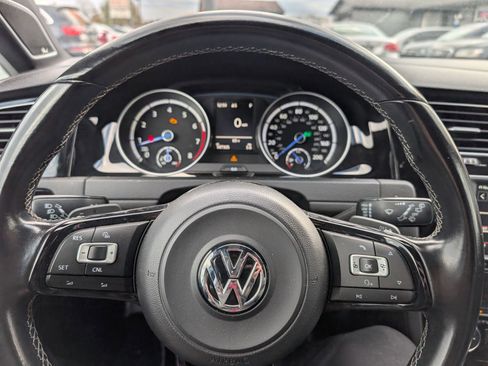 Used 2016 Volkswagen Golf 4-Door image 14