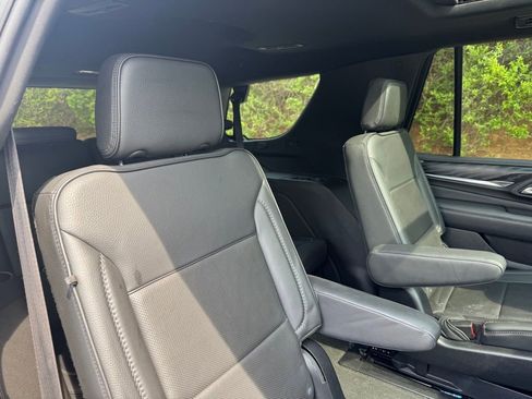 Used 2021 GMC Yukon Denali w/ Denali Premium Package image 16