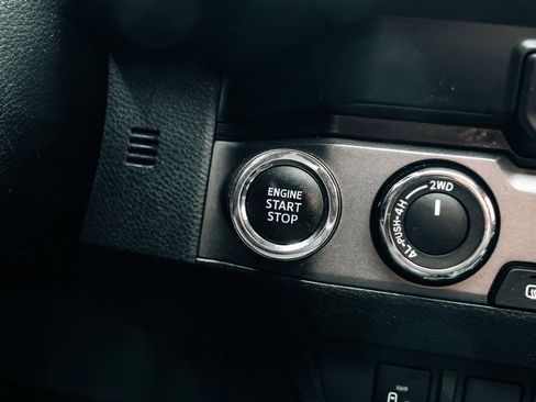 Used 2020 Toyota Tacoma TRD Off-Road w/ TRD Premium Off Road Package AWD/4WD image 39