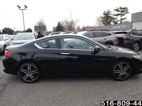 Used 2017 Honda Accord Touring image 5