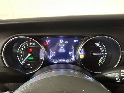 Used 2023 Jeep Wrangler Unlimited Sahara w/ Cold Weather Group AWD/4WD image 16