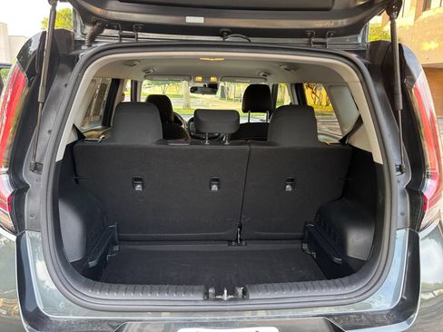 Used 2025 Kia Soul LX w/ LX Technology Package FWD image 25