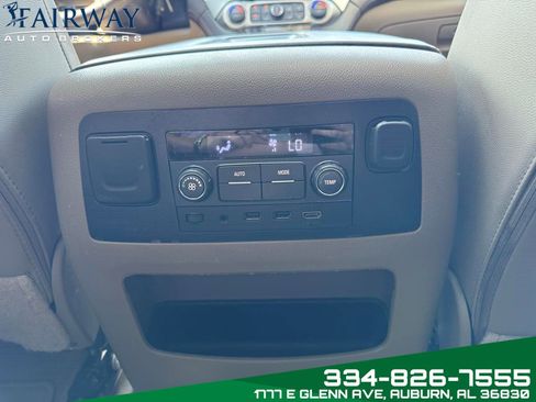 Used 2018 Chevrolet Suburban LT RWD image 27