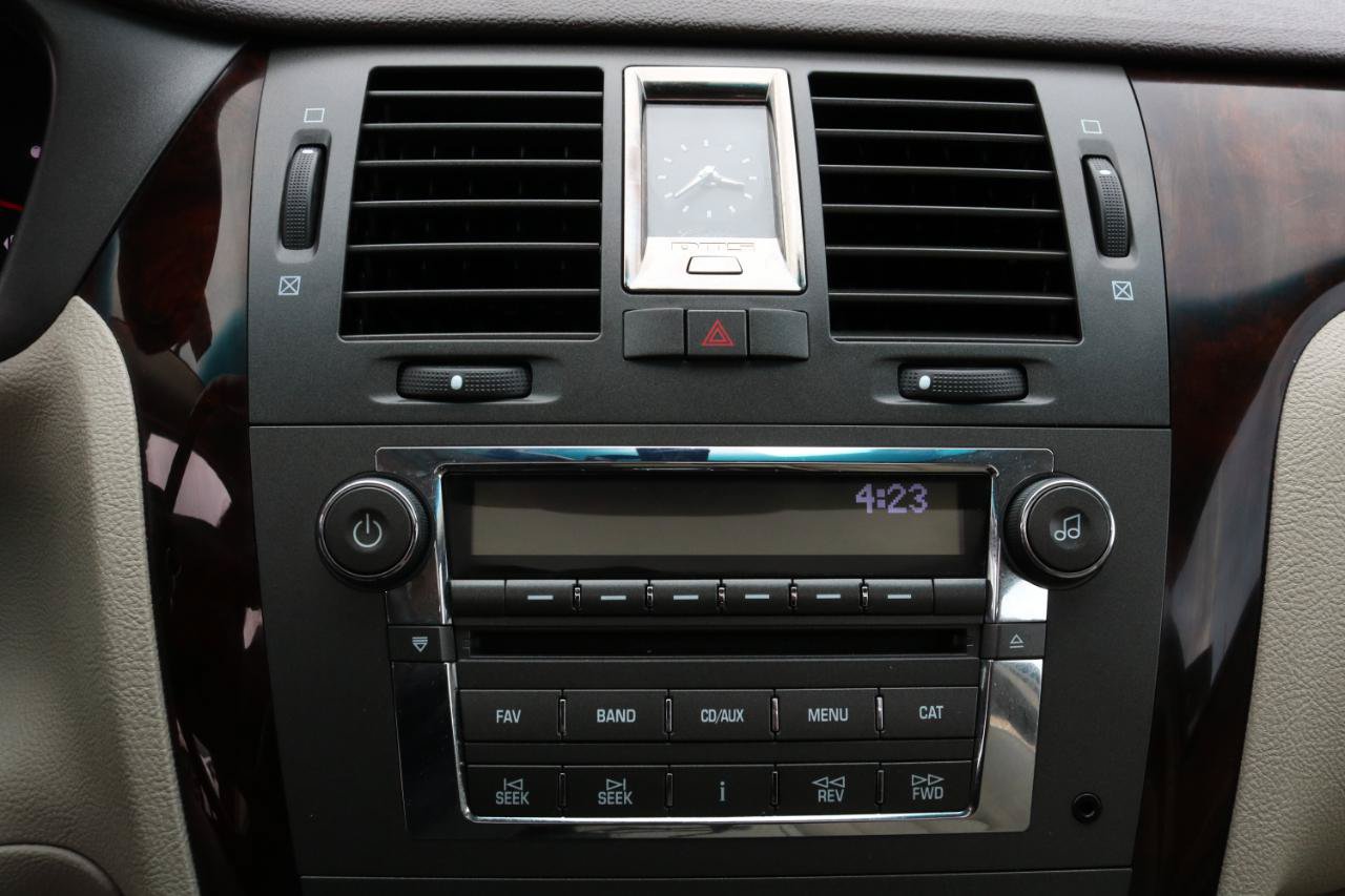 Used 2009 Cadillac DTS w/ Sun And Sound Package FWD image 27