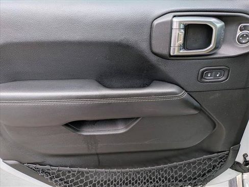 Used 2018 Jeep Wrangler Unlimited Sahara AWD/4WD image 10