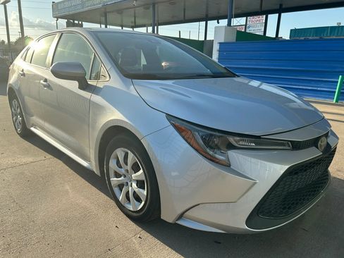 Used 2020 Toyota Corolla LE FWD image 4