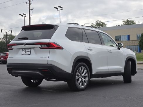 Used 2024 Toyota Grand Highlander AWD Hybrid image 7