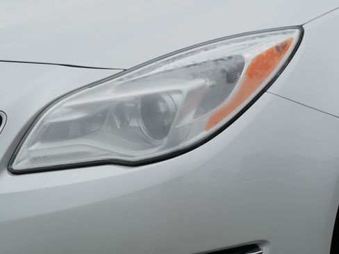 Used 2017 Buick Regal FWD image 16