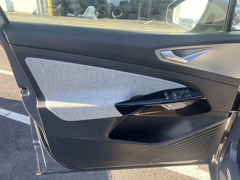 Used 2023 Volkswagen ID.4 Pro image 9