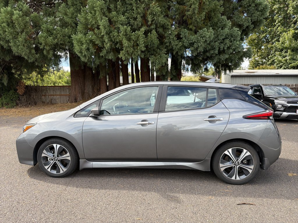 Used 2022 Nissan Leaf SV FWD image 3