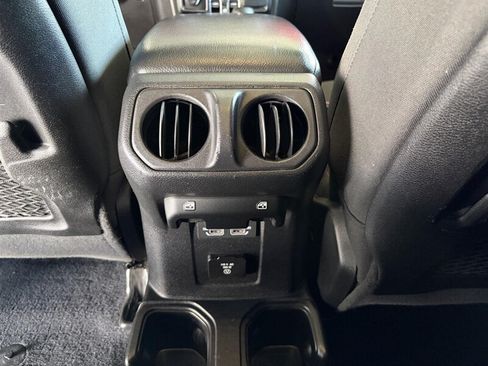 Used 2021 Jeep Wrangler Unlimited Rubicon AWD/4WD image 26