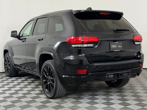 Used 2021 Jeep Grand Cherokee Laredo X AWD/4WD image 3