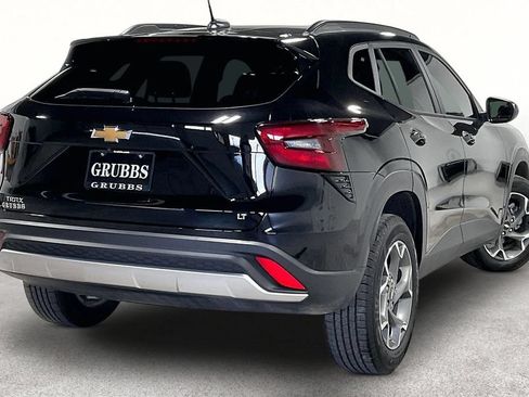 Used 2024 Chevrolet Trax LT w/ Driver Confidence Package FWD image 2