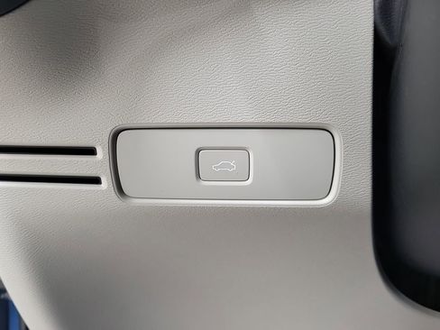 Certified 2024 Volvo XC40 B5 Plus w/ Protection Package Premier image 33