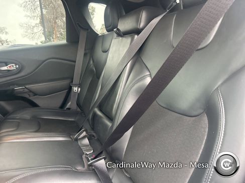 Used 2020 Jeep Cherokee Latitude Plus image 11