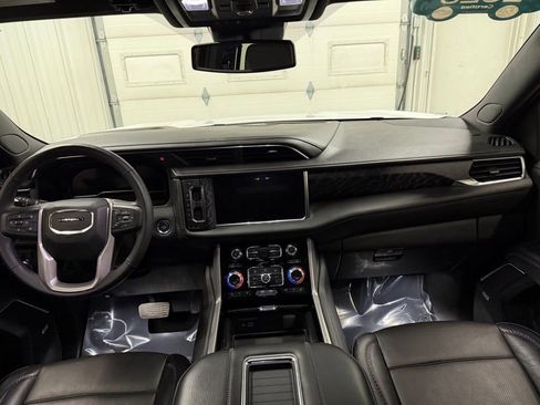 Certified 2023 GMC Yukon Denali image 28