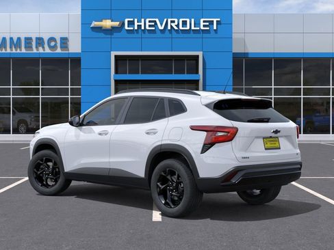 New 2026 Chevrolet Trax LT w/ Midnight Edition FWD image 4